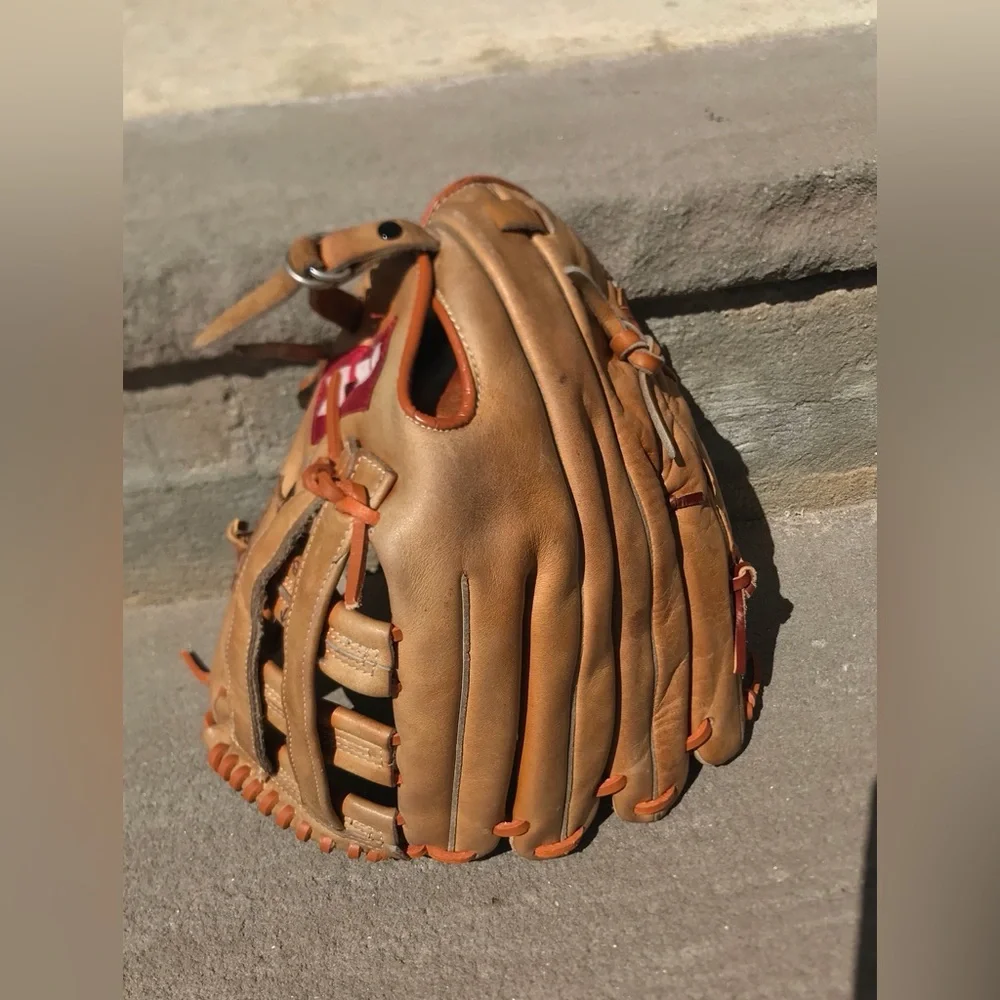 CLASSIC SSK, SOFTBALL GLOVE. CATCHING MACHINE R-throw. - Picture 6 of 16